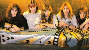 0e08143bbae91c56436a55e58c2b1334--iron-maiden-powerslave-[1].jpg