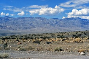 1200px-Death_Valley_&_Cottonwood_Mountains_&_alluvial_fans_(bajada)_(Death_Valley_National_Par...jpg