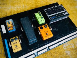 1981 - Dave Murray _81 Pedalboard (Facebook - Matt_s Guitar Shop).jpg