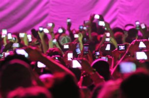 160628-phones-concert-ef-1343_619b6efdfb050696ee7e953a2faf1eef.social_share_1024x768_scale[1].jpg